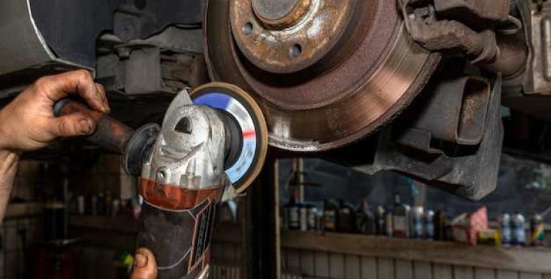 Как поменять пыльник рулевой рейки на Приоре — пошаговое руководство