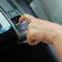 Как снять переключатель поворотов на Рено Сандеро — пошаговая инструкция