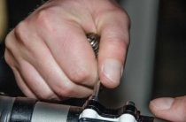 Как снять трос переключения передач на Приоре — пошаговая инструкция