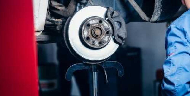 Замена тормозных дисков на Skoda Rapid — пошаговое руководство